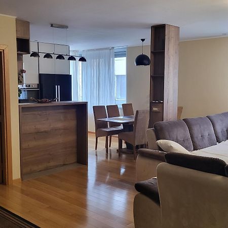 Apartman Centar Bulevar Ex Sa Garazom Banja Luka Exterior foto