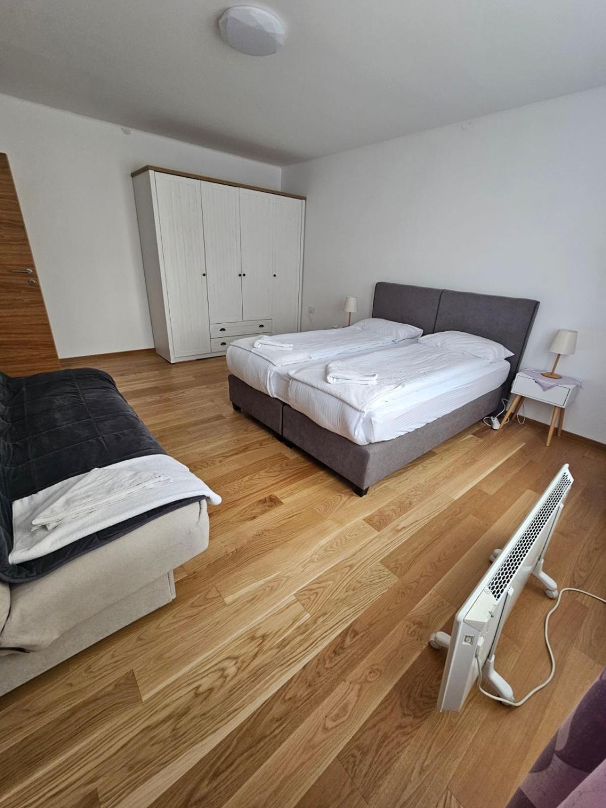 Apartman Centar Bulevar Ex Sa Garazom Banja Luka Exterior foto